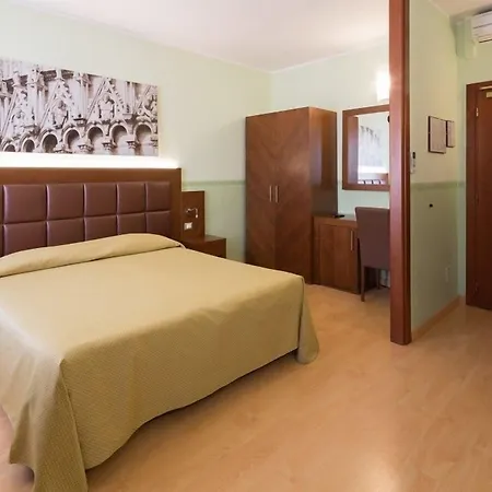 Terminus & Plaza 3*